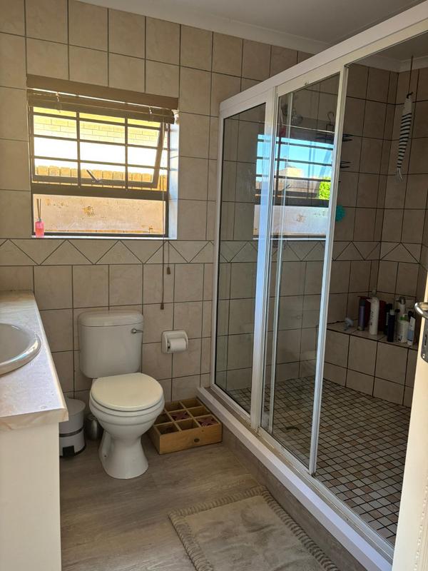 To Let 4 Bedroom Property for Rent in Heiderand Western Cape